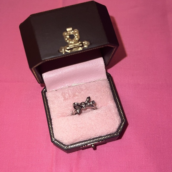 Vintage Juicy Couture Bow Ring Size 6 in good condition - Picture 6 of 7
